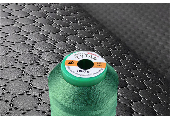 Šicí nitě TYTAN 40 1000 m barva  Tm Zelená 2595
