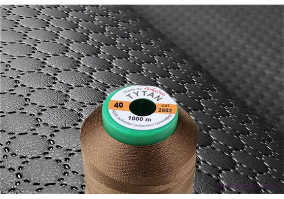 Šicí nitě TYTAN 40 1000 m hnědé barva 2602 
