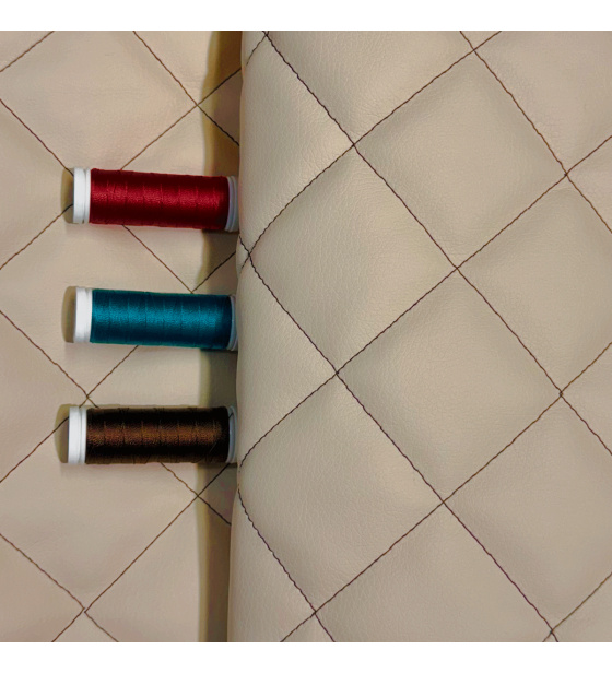 Ekokůže prošívaná 5×5 cm, béžová, hnědé nitě, metráž, šíře 145 cm