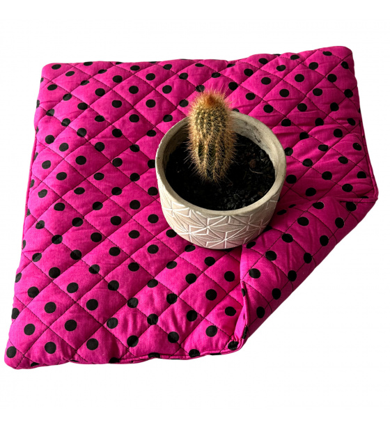 Sedák 40x40x2cm Puntík černý na Amarantovém