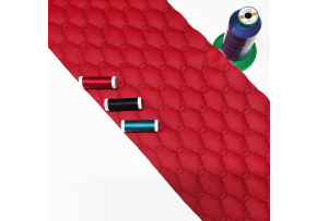 Ekokůže GEO barva Červená prošívaná Černými nitěmi, koženka metráž