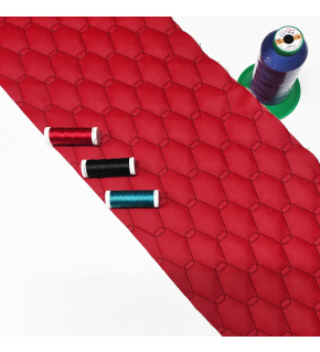 Ekokůže GEO barva červená prošívaná černými nitěmi, koženka metráž