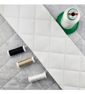 Ekokůže barva bilá prošívaná 1,45 m x 0,45 m Ekokůže barva bilá prošívaná 1,45 m x 0,45 m